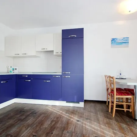 Karina By Rujana Appartement *