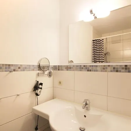 Karina By Rujana Appartement *